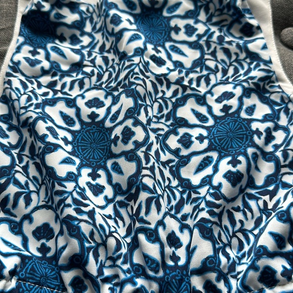 Vineyard vines romper. - Picture 2 of 4